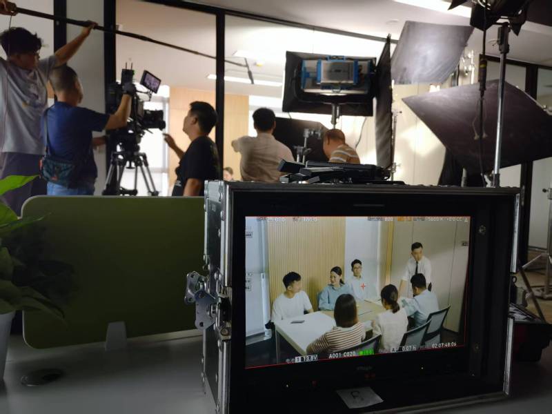 兰坪TVC拍摄公司：科技产品视觉化大师，诠释未来感与功能美学